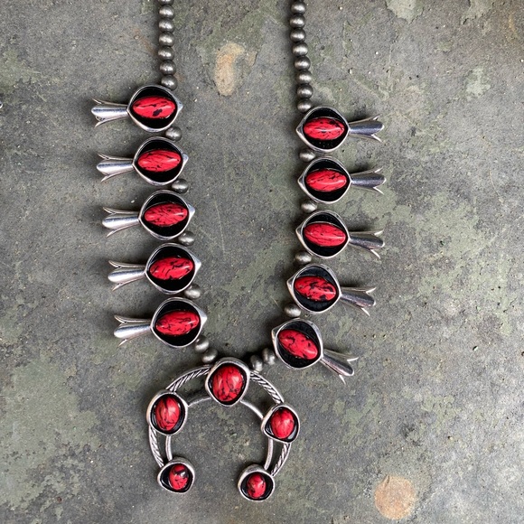 Red squash blossom necklace - Picture 1 of 1